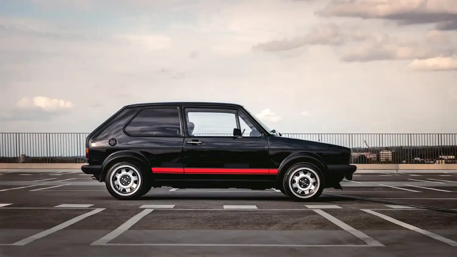 Volkswagen GOLF C AUTOMATIC 51 KW TSI 75pk 3d 1981 ZWART
